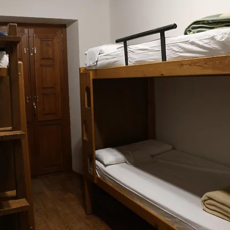 Hostel Albergue-refugio Sargantana *